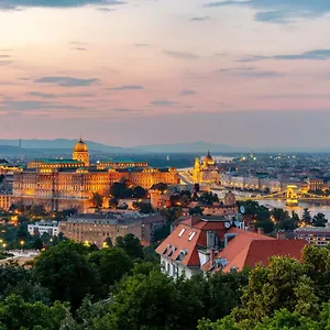 Apartman On Gellert Hill Downtown With Free Garage & Castle View, Budapest